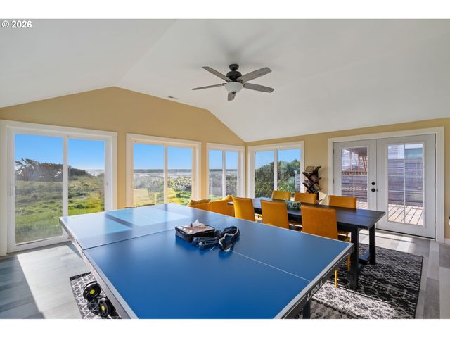 259 S PACIFIC St 16, Rockaway Beach, OR 97136
