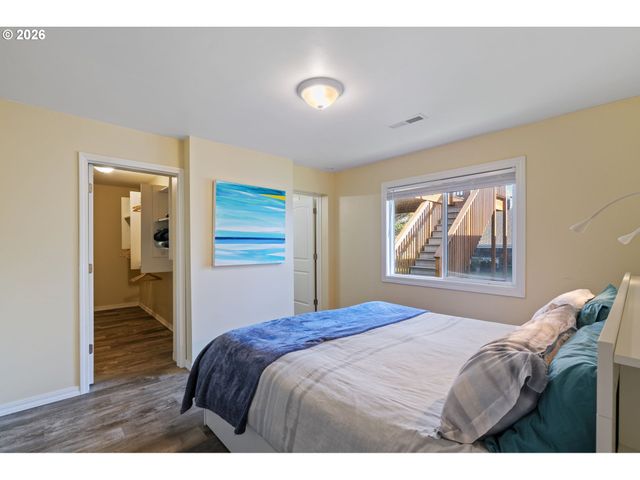 259 S PACIFIC St 16, Rockaway Beach, OR 97136
