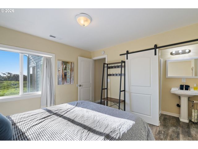 259 S PACIFIC St 16, Rockaway Beach, OR 97136