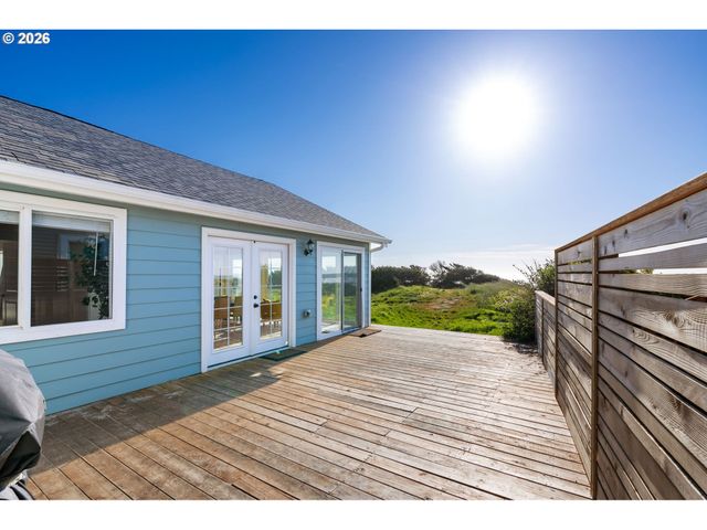 259 S PACIFIC St 16, Rockaway Beach, OR 97136
