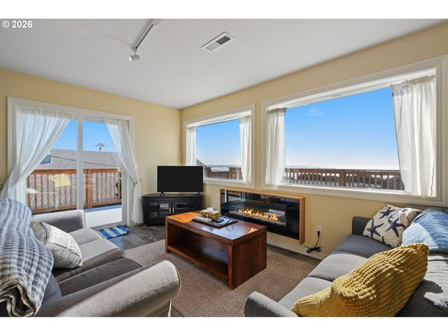 259 S PACIFIC St 16, Rockaway Beach, OR 97136