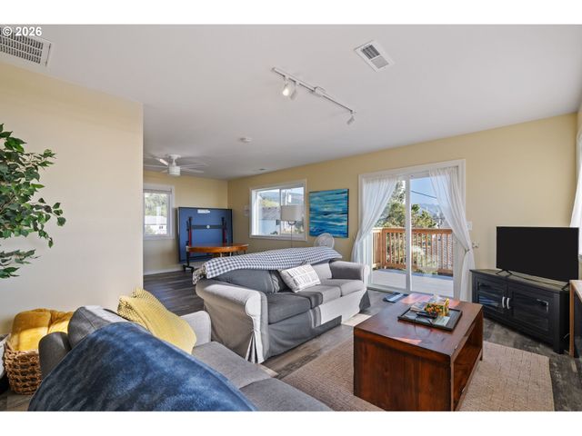 259 S PACIFIC St 16, Rockaway Beach, OR 97136
