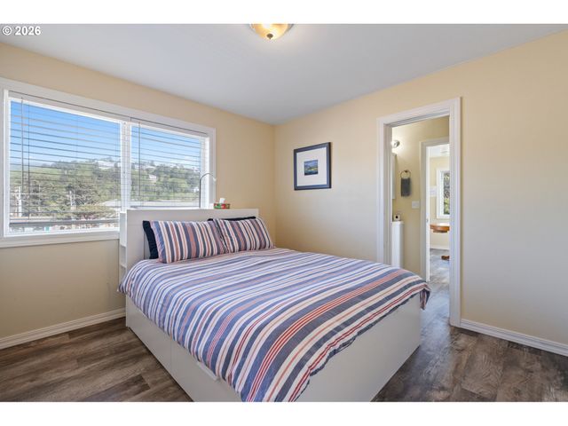 259 S PACIFIC St 16, Rockaway Beach, OR 97136
