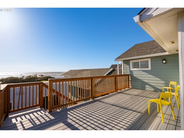 259 S PACIFIC St 16, Rockaway Beach, OR 97136