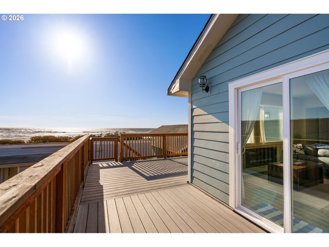 259 S PACIFIC St 16, Rockaway Beach, OR 97136