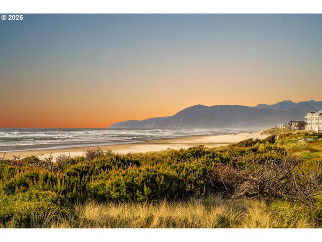 259 S PACIFIC St 16, Rockaway Beach, OR 97136