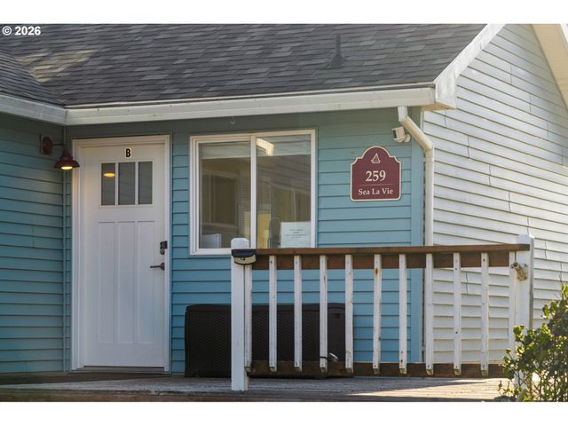 259 S PACIFIC St 16, Rockaway Beach, OR 97136