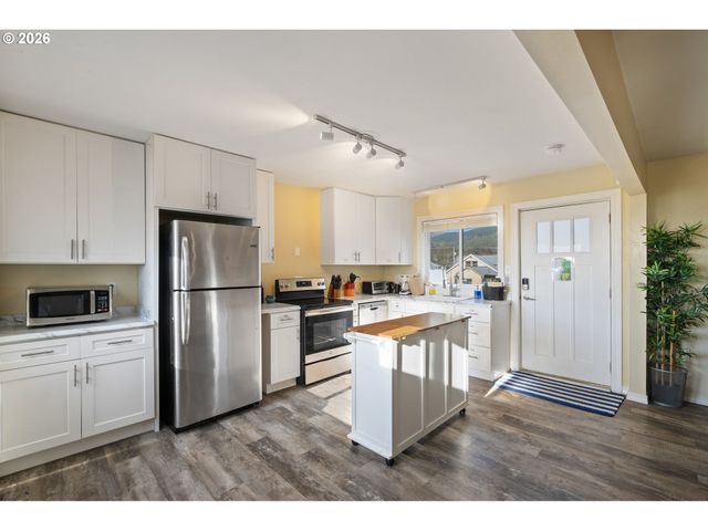 259 S PACIFIC St 16, Rockaway Beach, OR 97136
