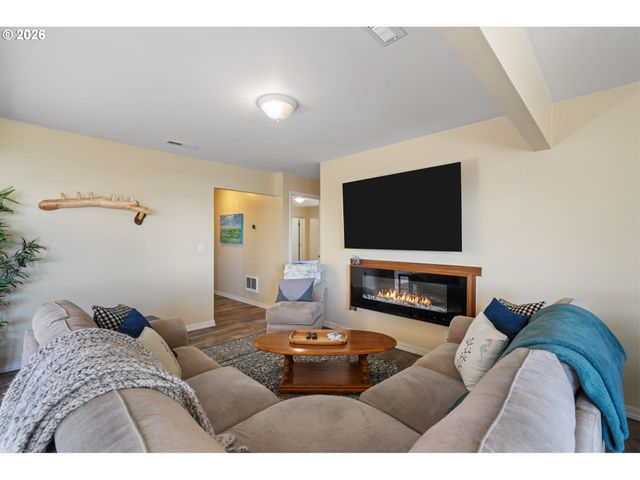 259 S PACIFIC St 16, Rockaway Beach, OR 97136