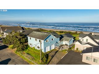 259 S PACIFIC St 16, Rockaway Beach, OR 97136