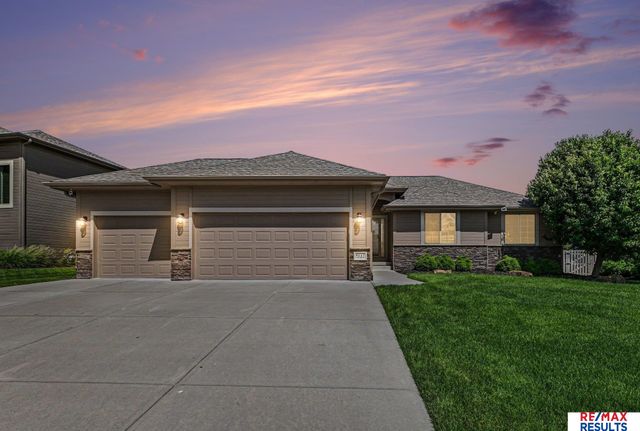 8117 S 194 Street, Gretna, NE 68028