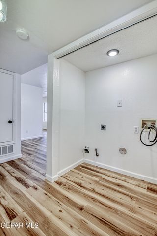 5837 West Valley Circle, El Paso, TX 79932