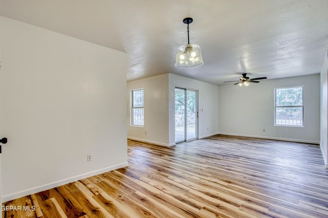 5837 West Valley Circle, El Paso, TX 79932