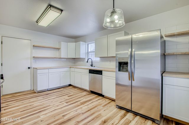 5837 West Valley Circle, El Paso, TX 79932