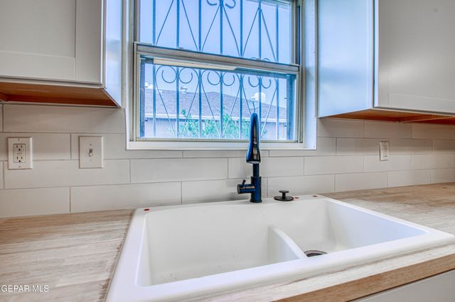 5837 West Valley Circle, El Paso, TX 79932