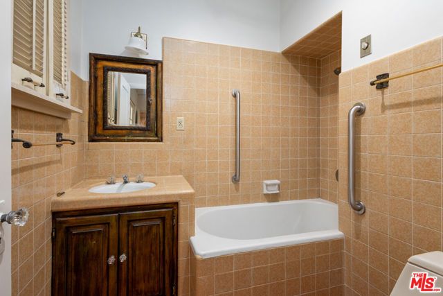 6727 Milner Road, Los Angeles, CA 90068