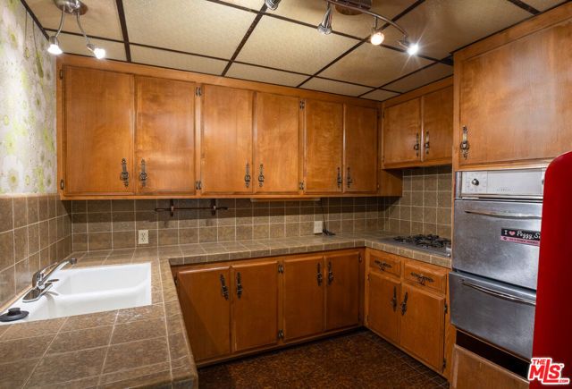 6727 Milner Road, Los Angeles, CA 90068