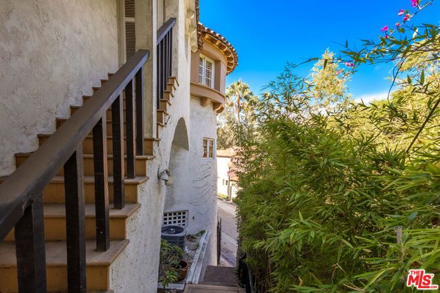 6727 Milner Road, Los Angeles, CA 90068