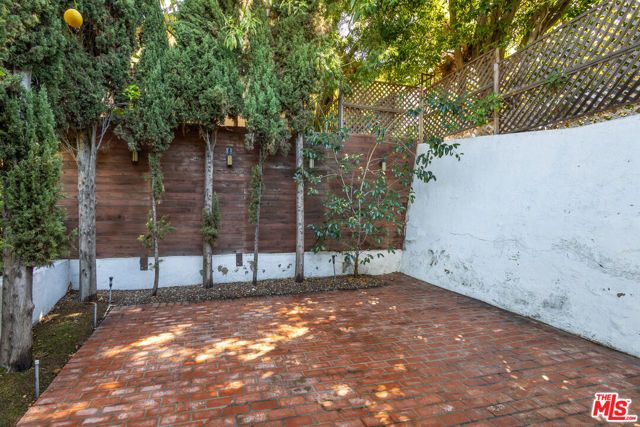 6727 Milner Road, Los Angeles, CA 90068