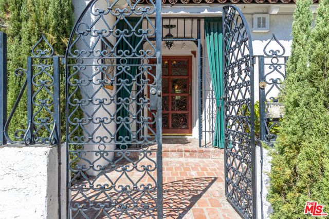 6727 Milner Road, Los Angeles, CA 90068