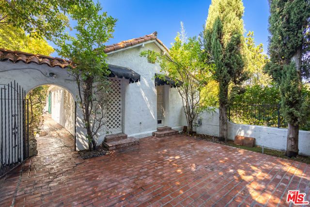 6727 Milner Road, Los Angeles, CA 90068