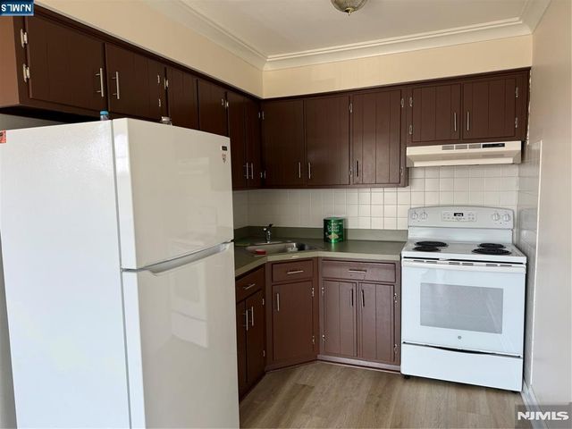 419 Paterson Avenue, East Rutherford, NJ 07073