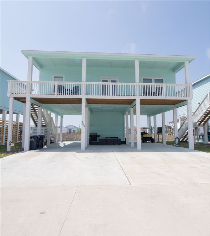 207 Paradise Dr, Rockport, TX 78382 — exterior