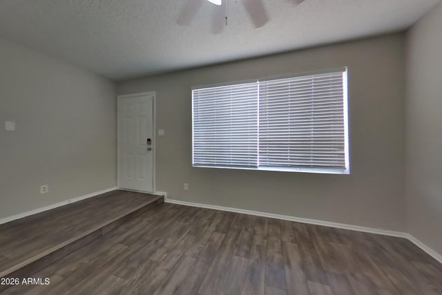 7805 W CORA Lane, Phoenix, AZ 85033