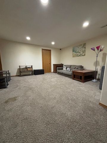 1314 E Hurley St, Haysville, KS 67060