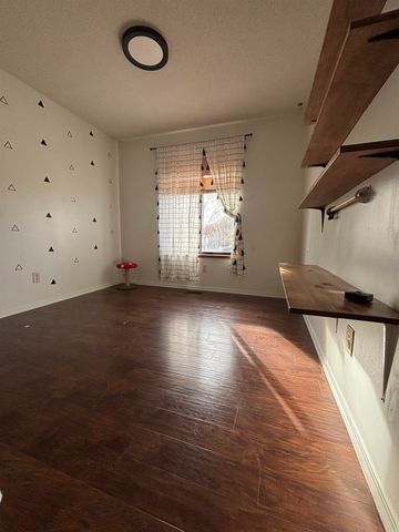 1314 E Hurley St, Haysville, KS 67060