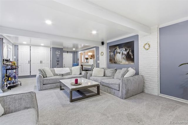 28032 Fairfax Street, Southfield, MI 48076