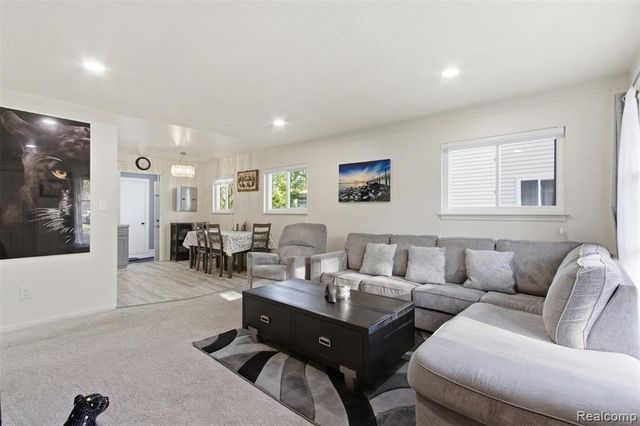 28032 Fairfax Street, Southfield, MI 48076