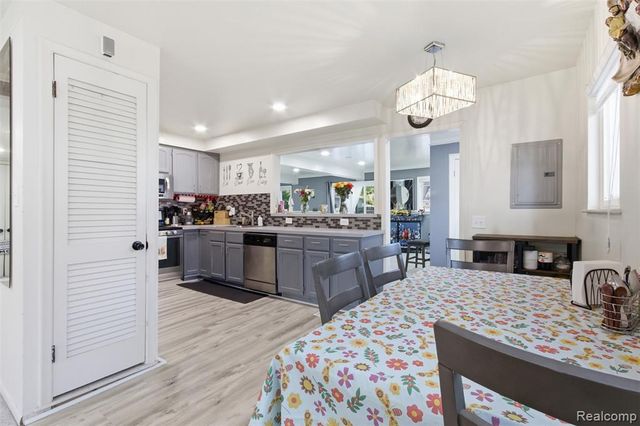 28032 Fairfax Street, Southfield, MI 48076