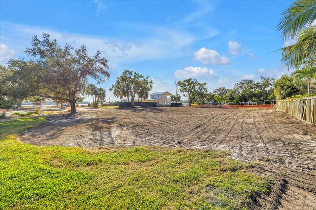 4811 PARADISE WAY S, St Petersburg, FL 33705