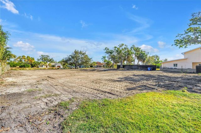 4811 PARADISE WAY S, St Petersburg, FL 33705