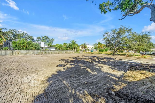 4811 PARADISE WAY S, St Petersburg, FL 33705