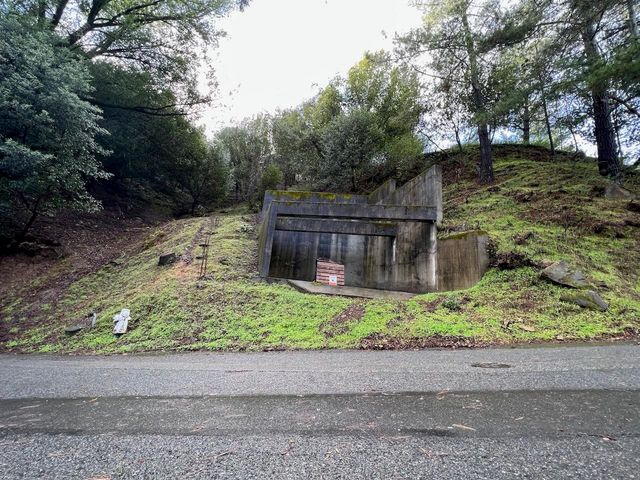 6558 Girvin Dr, Oakland, CA 94611