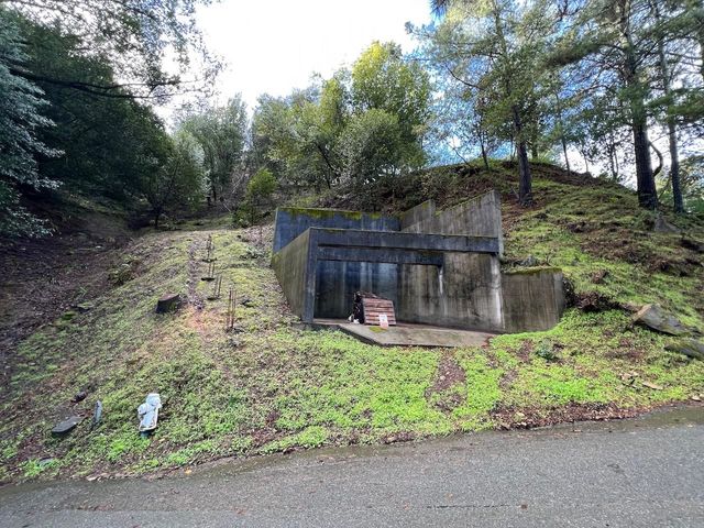 6558 Girvin Dr, Oakland, CA 94611