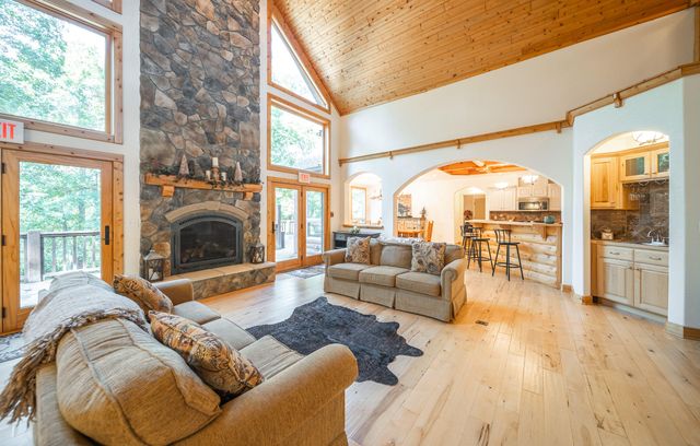 15270 Cedar Stone Dr, Eminence, MO 65466