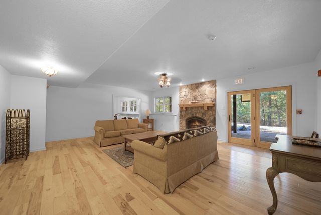 15270 Cedar Stone Dr, Eminence, MO 65466