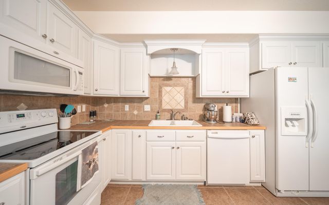 15270 Cedar Stone Dr, Eminence, MO 65466