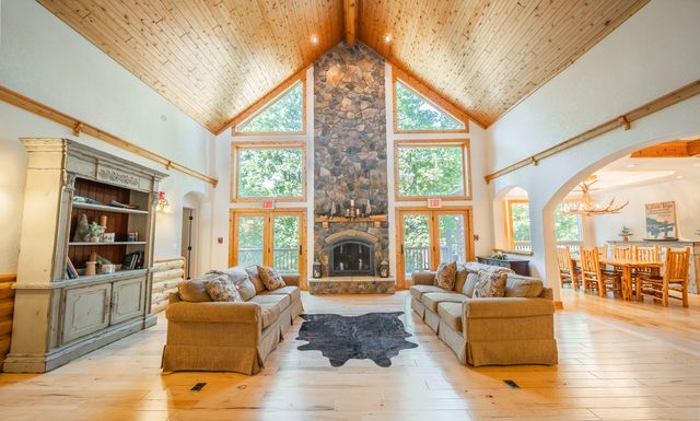 15270 Cedar Stone Dr, Eminence, MO 65466