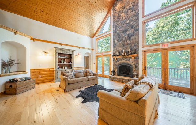 15270 Cedar Stone Dr, Eminence, MO 65466