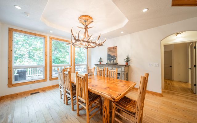 15270 Cedar Stone Dr, Eminence, MO 65466