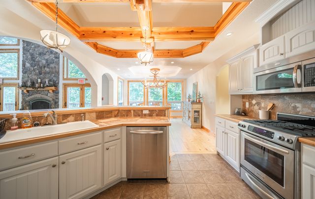 15270 Cedar Stone Dr, Eminence, MO 65466