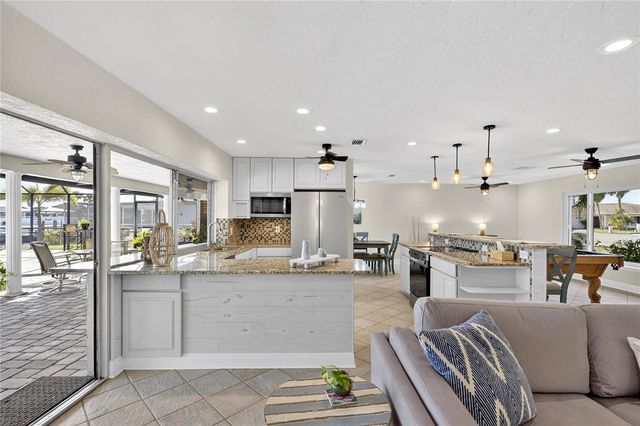 6307 COTTONWOOD LANE, Apollo Beach, FL 33572