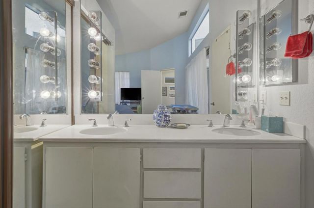 41022 Woodhaven Drive E, Palm Desert, CA 92211