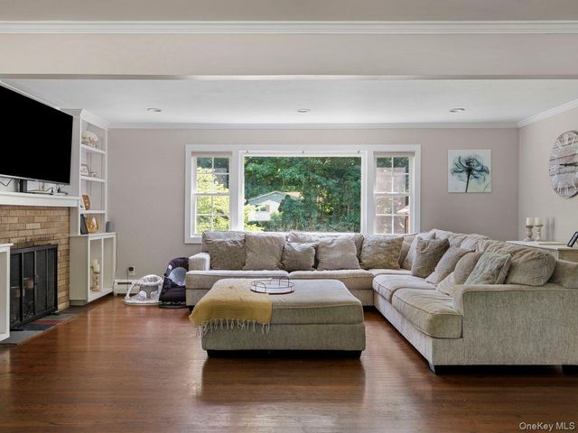 5 Santa Anna Drive, Poughkeepsie, NY 12603