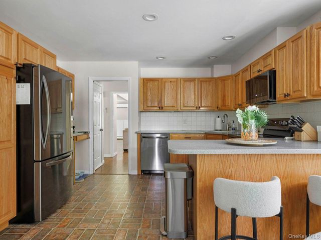 5 Santa Anna Drive, Poughkeepsie, NY 12603