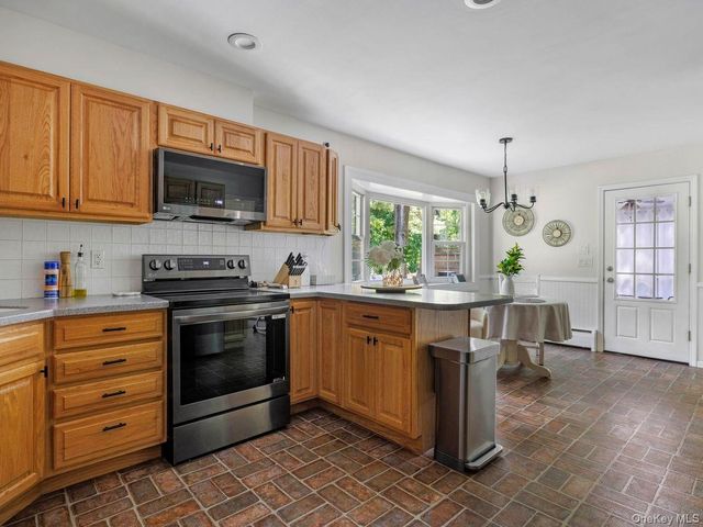 5 Santa Anna Drive, Poughkeepsie, NY 12603